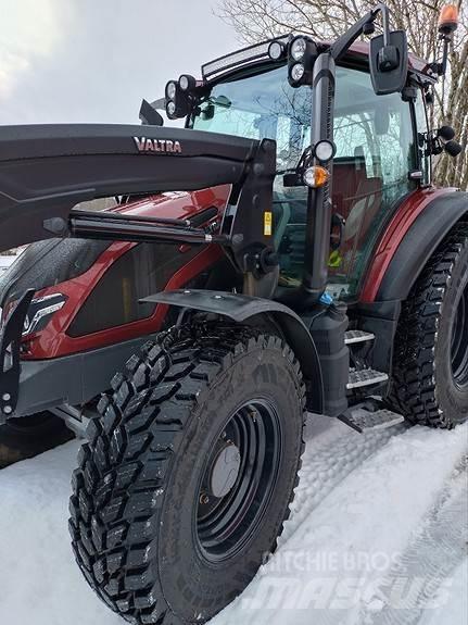 Valtra G135 Aktive Traktori