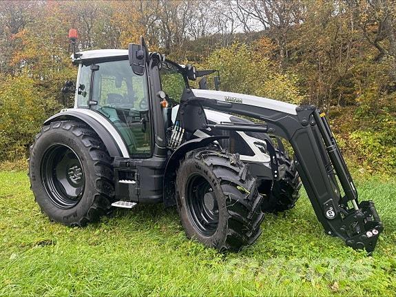 Valtra G135A Traktori