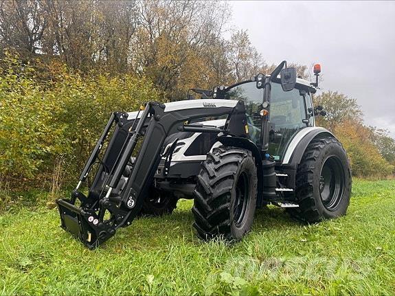 Valtra G135A Traktori