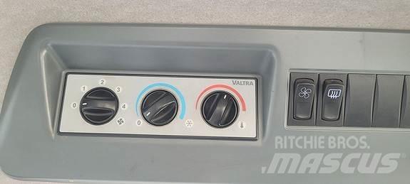 Valtra N163 Traktori