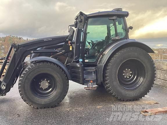 Valtra N174 Traktori
