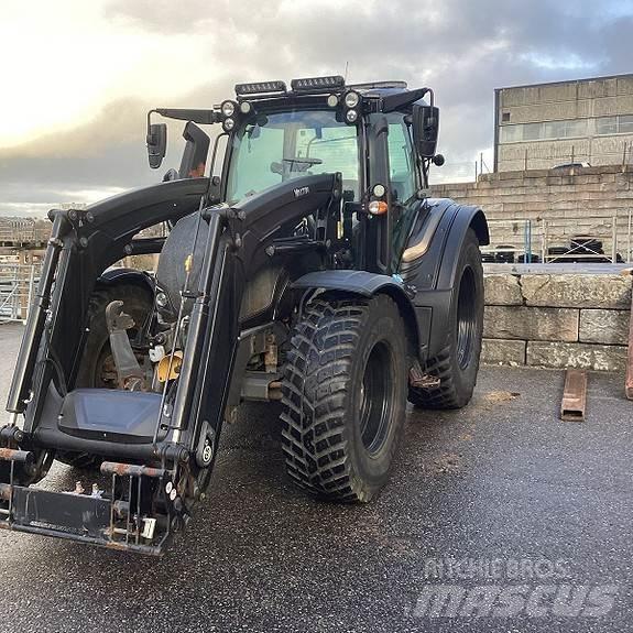 Valtra N174 Traktori