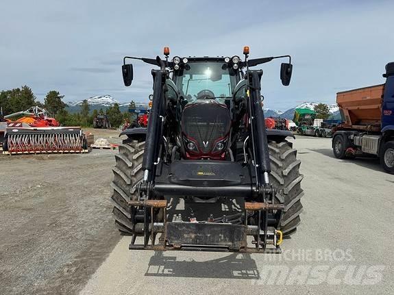Valtra N174 Traktori