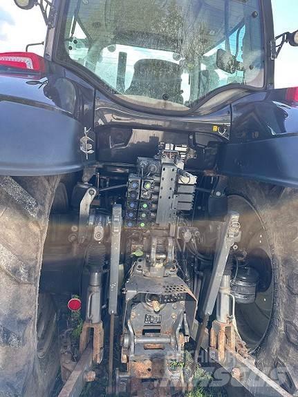 Valtra T 214 Traktori