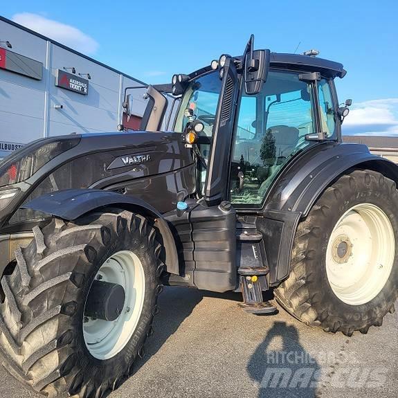 Valtra T 254 Traktori