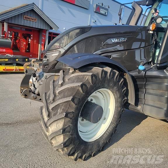 Valtra T 254 Traktori