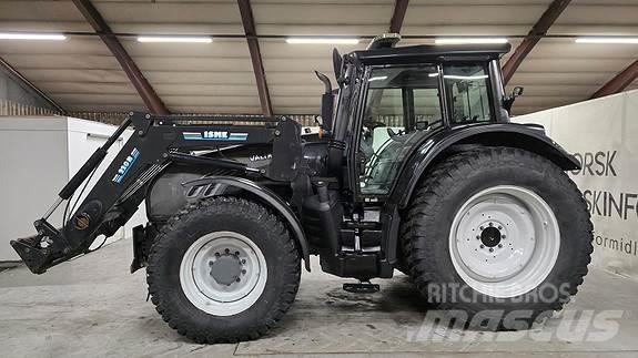 Valtra T182 Traktori