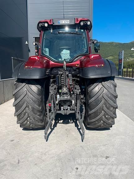 Valtra T214 Traktori