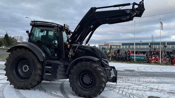 Valtra T235 Traktori