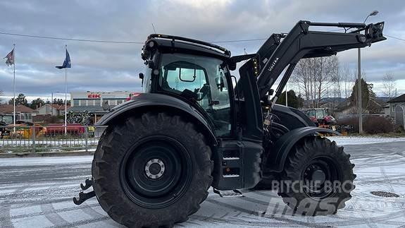 Valtra T235 Traktori