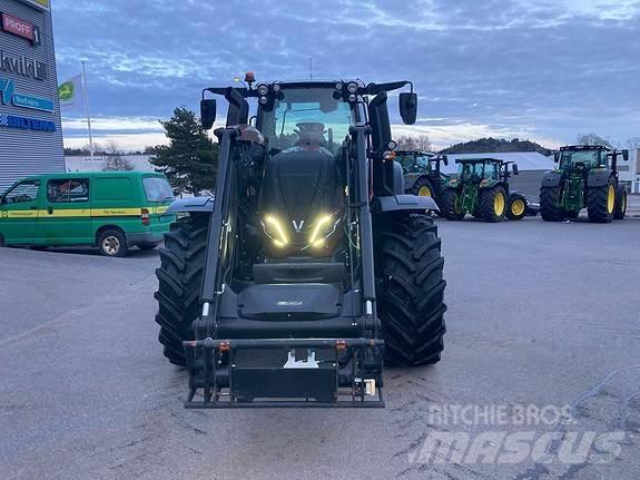 Valtra T235 Traktori