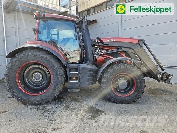Valtra T235 Traktori