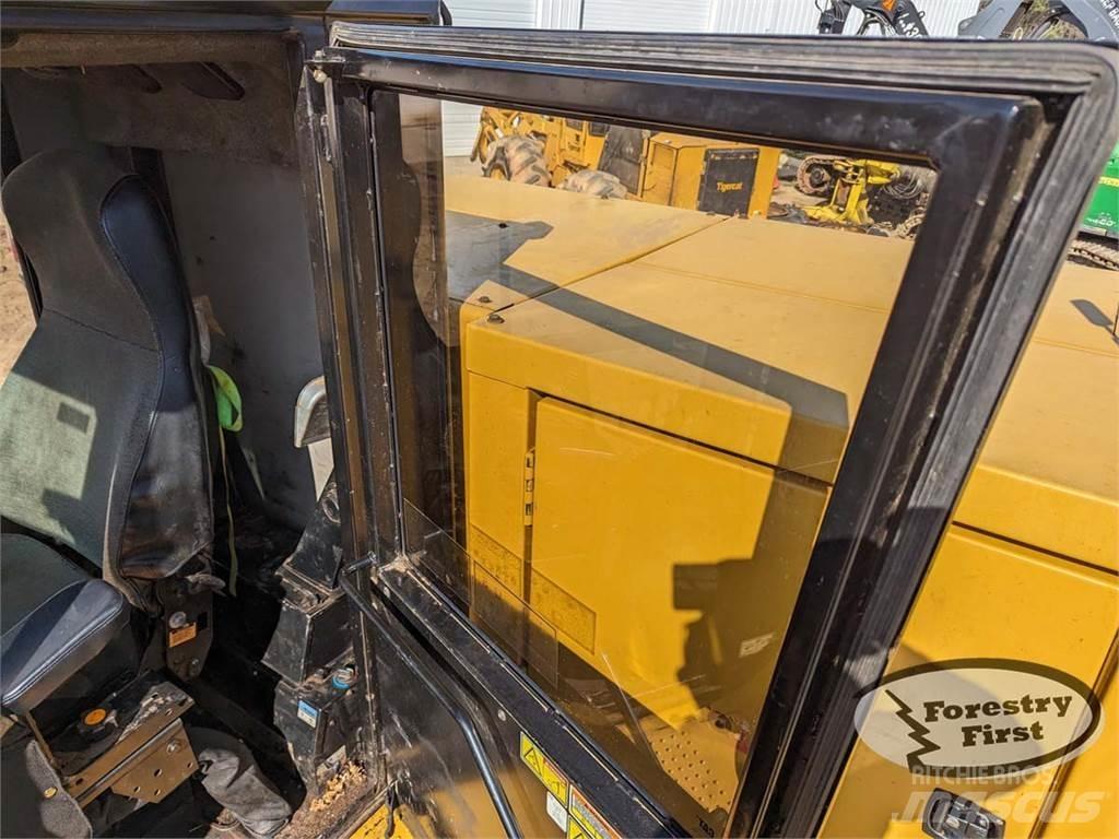 CAT 559D Utovarivači stabala