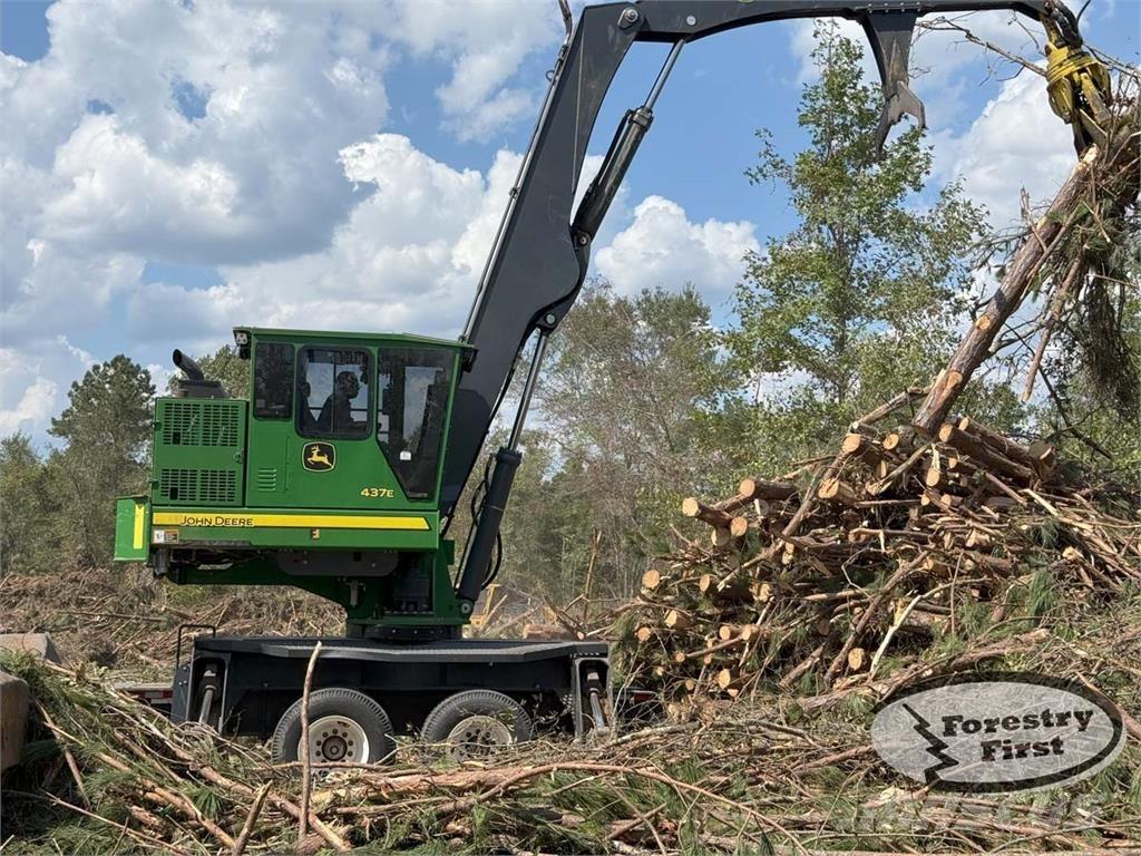 John Deere 437E Utovarivači stabala