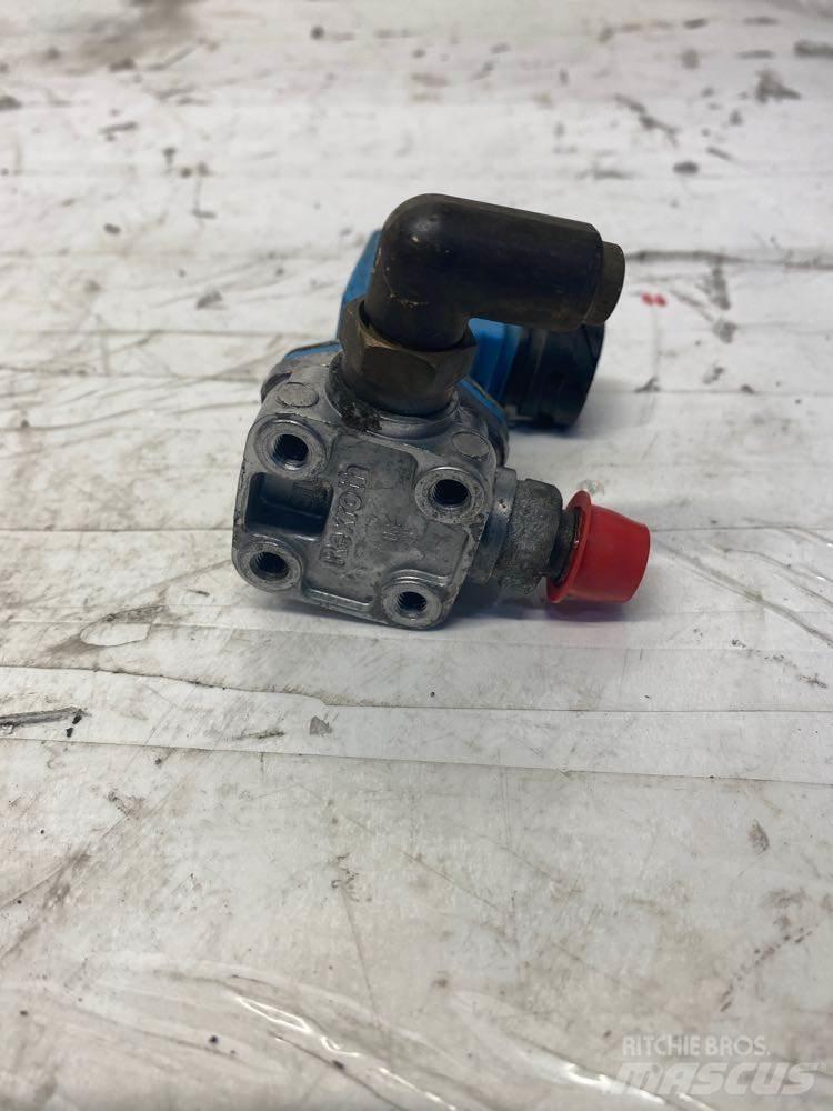 Mack MP8 Ostale kargo komponente