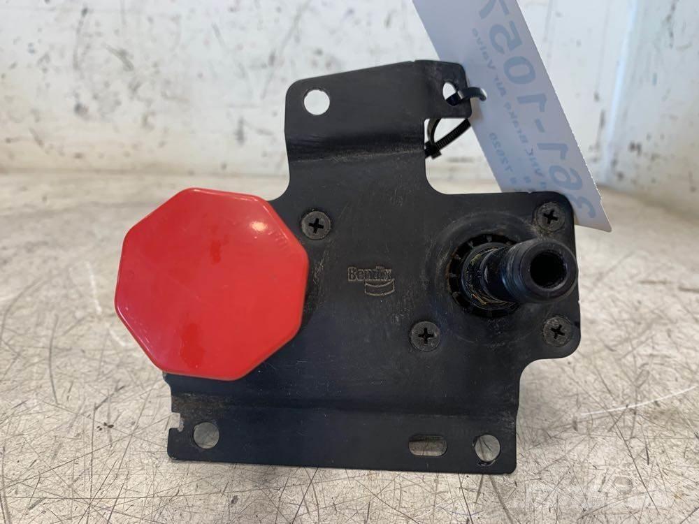 Volvo VNL Ostale kargo komponente