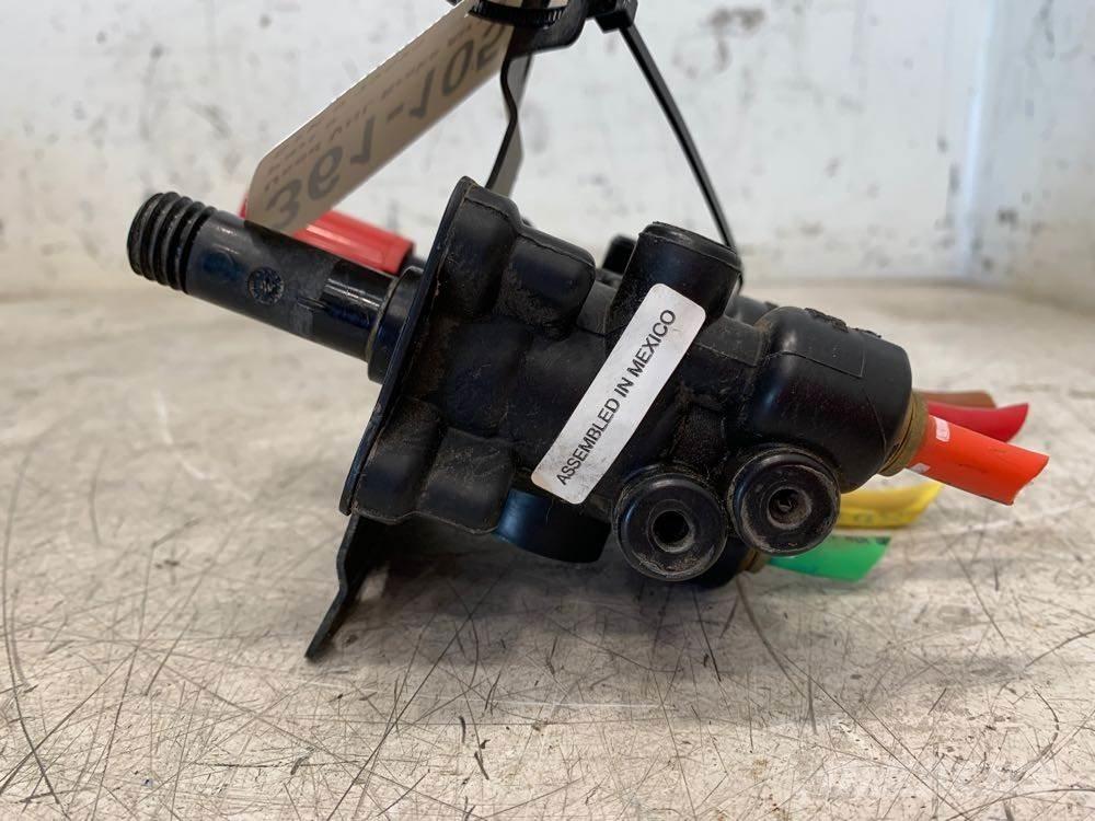 Volvo VNL Ostale kargo komponente