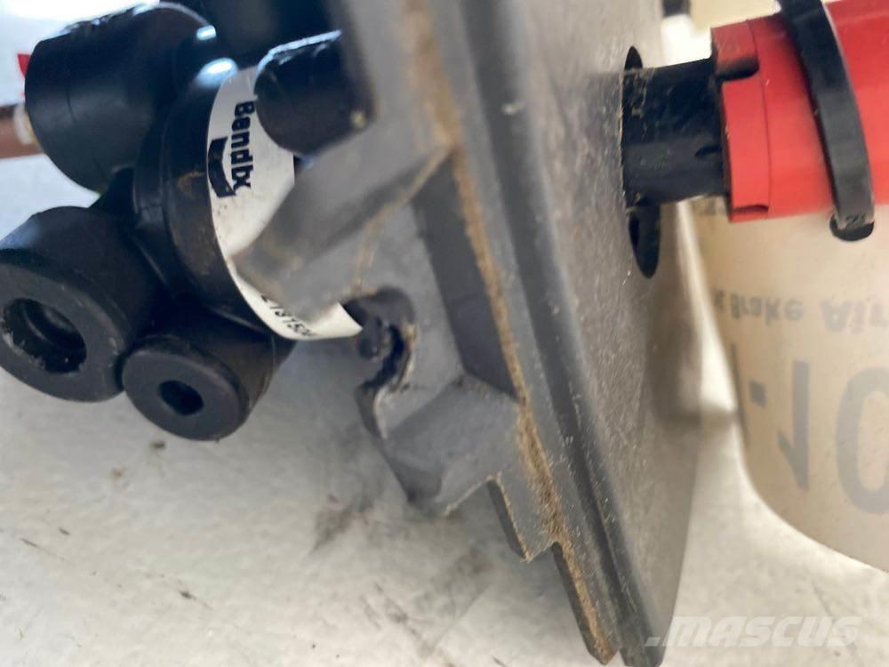 Volvo VNL Ostale kargo komponente