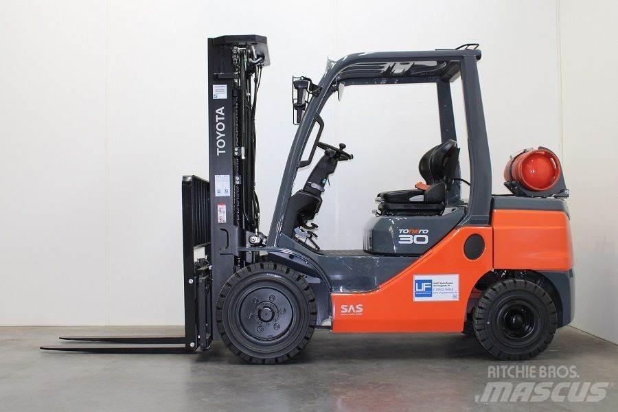 Toyota 02-8FGF30 Plinski viljuškari