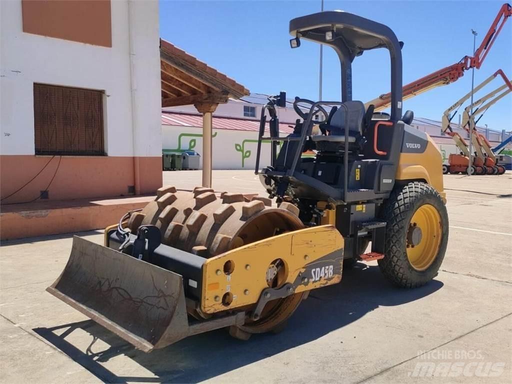 Volvo SD45B Nabijači zemlje