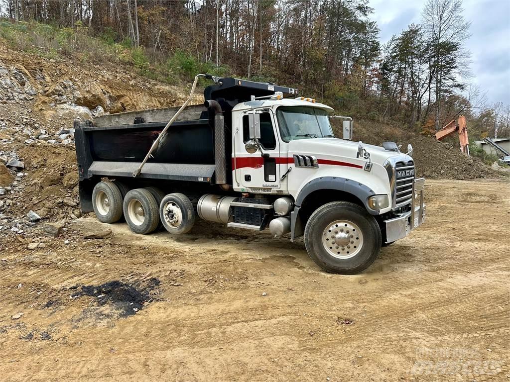 Mack GU713 Kiperi kamioni