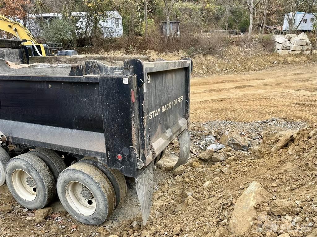 Mack GU713 Kiperi kamioni
