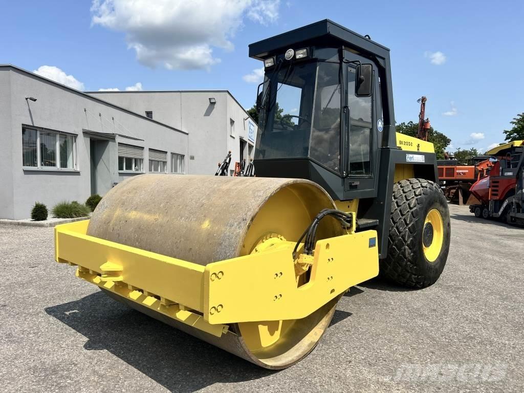 Bomag BW 213 D-2 Valjci sa jednim bubnjem