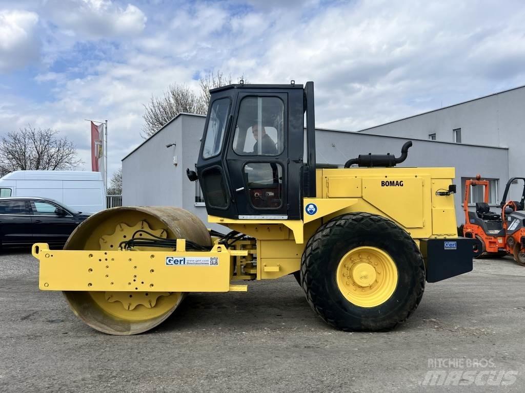 JCB Vibromax W 1402 D Valjci sa jednim bubnjem