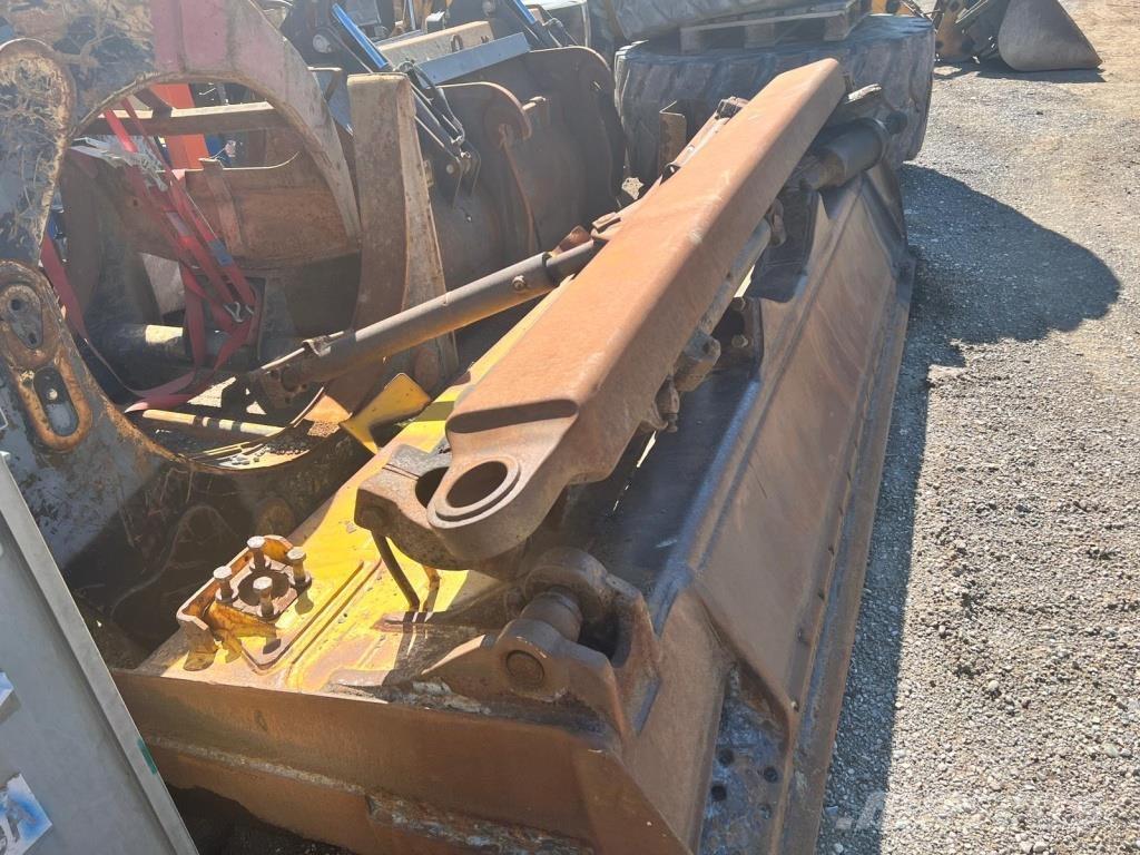 Komatsu D 65 EX-15 Buldožeri guseničari