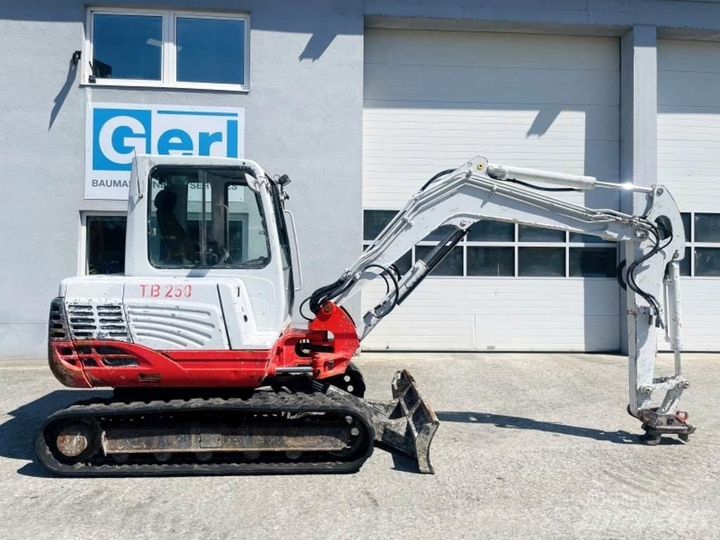Takeuchi TB250 Mini bageri < 7t