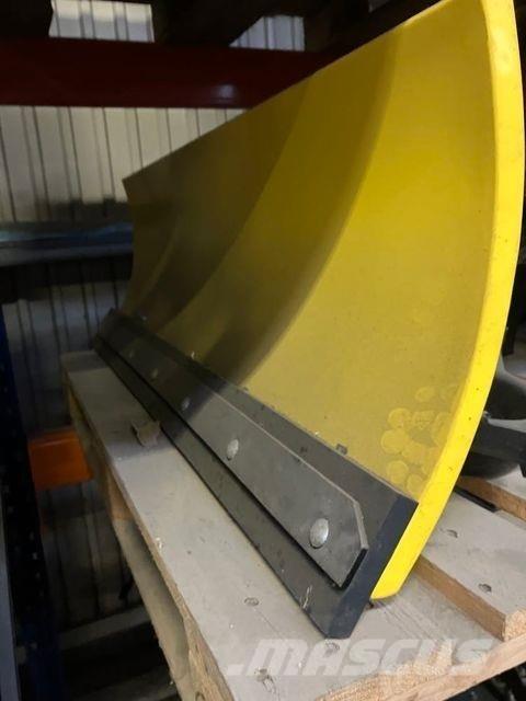 John Deere  Snežne daske i plugovi