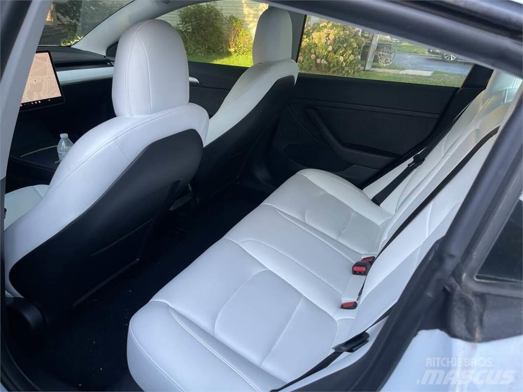 Tesla Model 3 Automobili