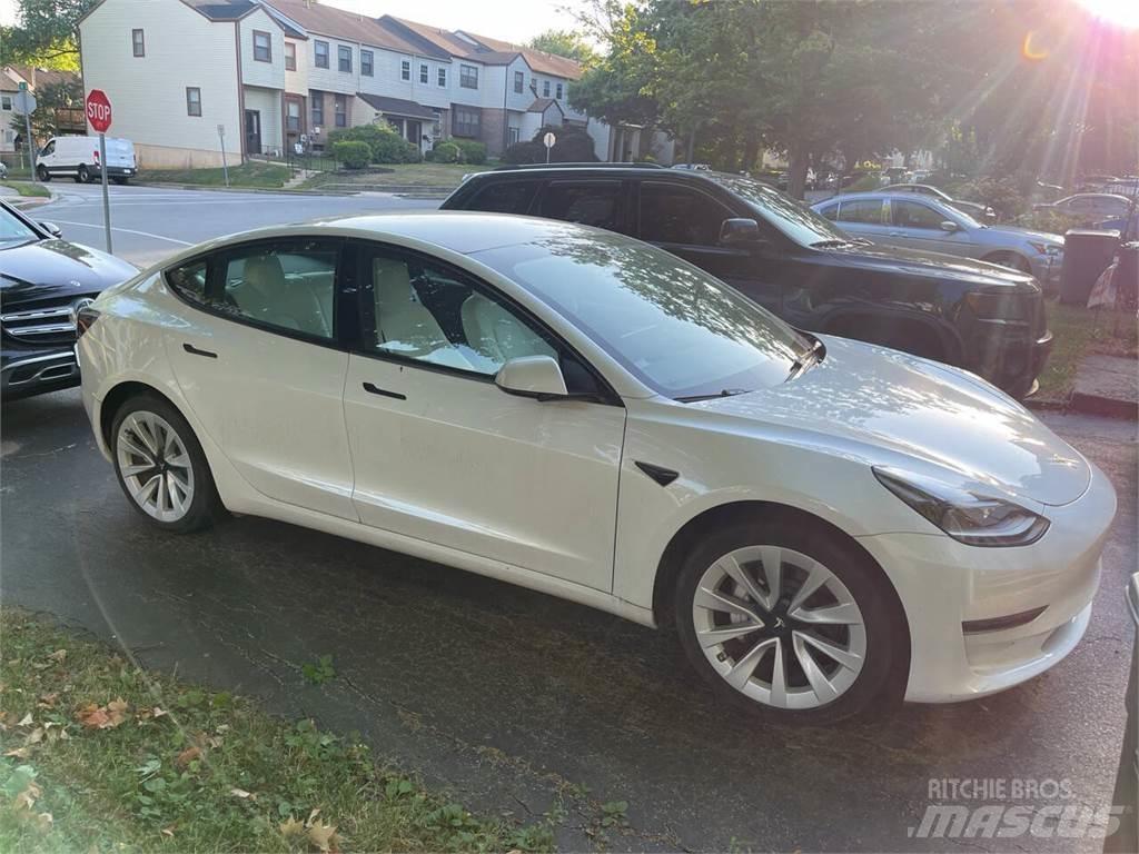 Tesla Model 3 Automobili