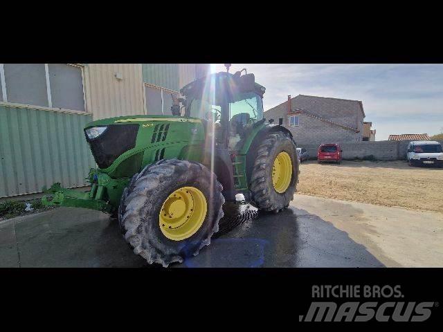 John Deere 6210 R Traktori