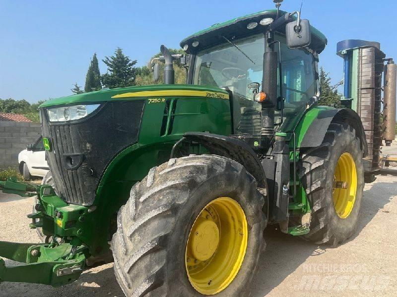 John Deere 7250R Traktori