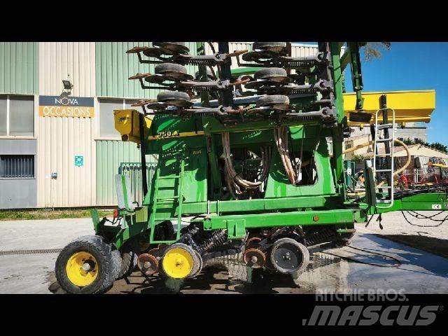 John Deere 750A Ostale mašine i oprema za setvu i sadnju