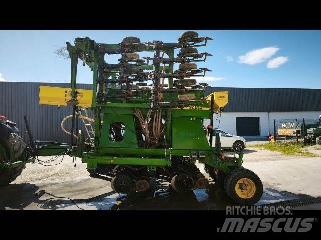 John Deere 750A Ostale mašine i oprema za setvu i sadnju