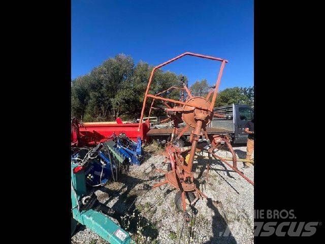 Kuhn GF5001MH Okretači i sakupljači sena