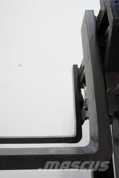 OM Xi 14 Viljuškari sa pomičnim stupom