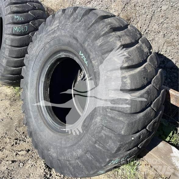 Titan 23.5x25 Gume, točkovi i felne