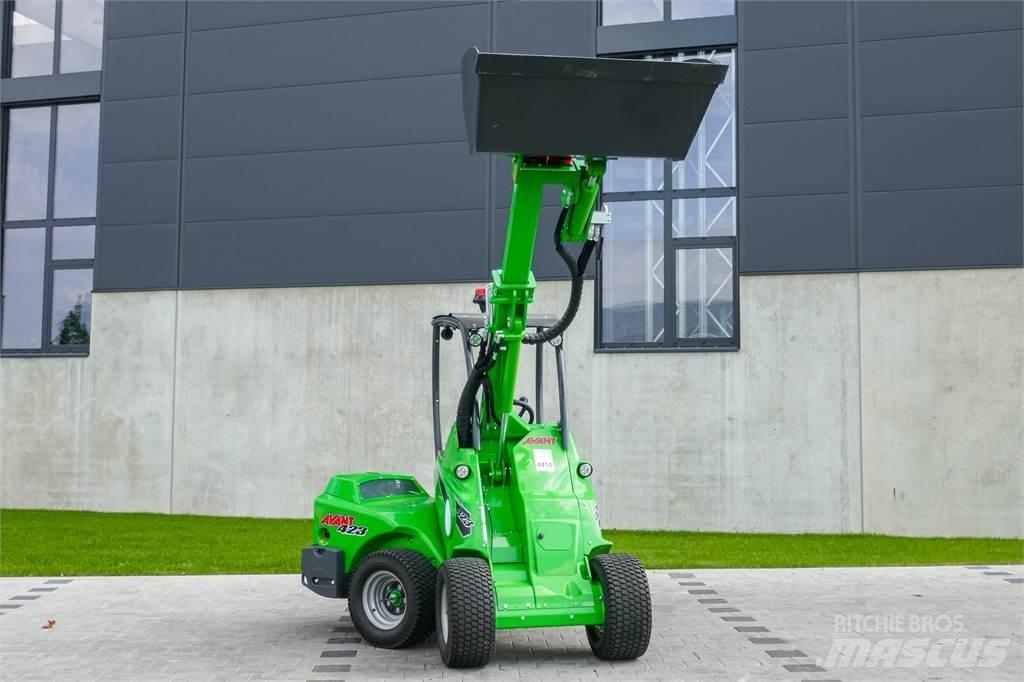 Avant M 423 Mini bageri < 7t