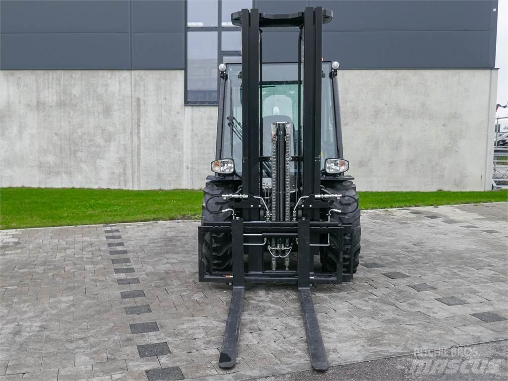 Manitou MC 30-4 Vanterenski viljuškar