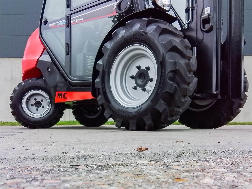 Manitou MC 30-4 Vanterenski viljuškar