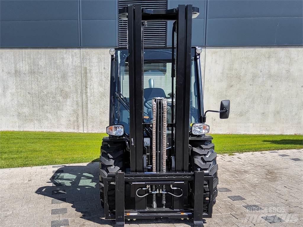 Manitou MC 30-4 Vanterenski viljuškar