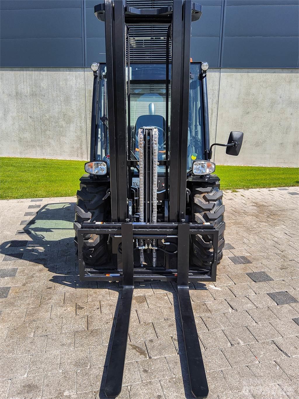 Manitou MC 30-4 Vanterenski viljuškar