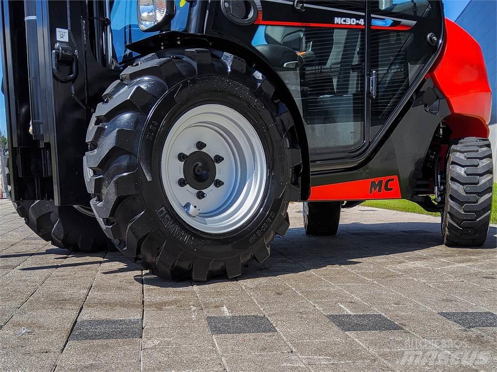 Manitou MC 30-4 Vanterenski viljuškar