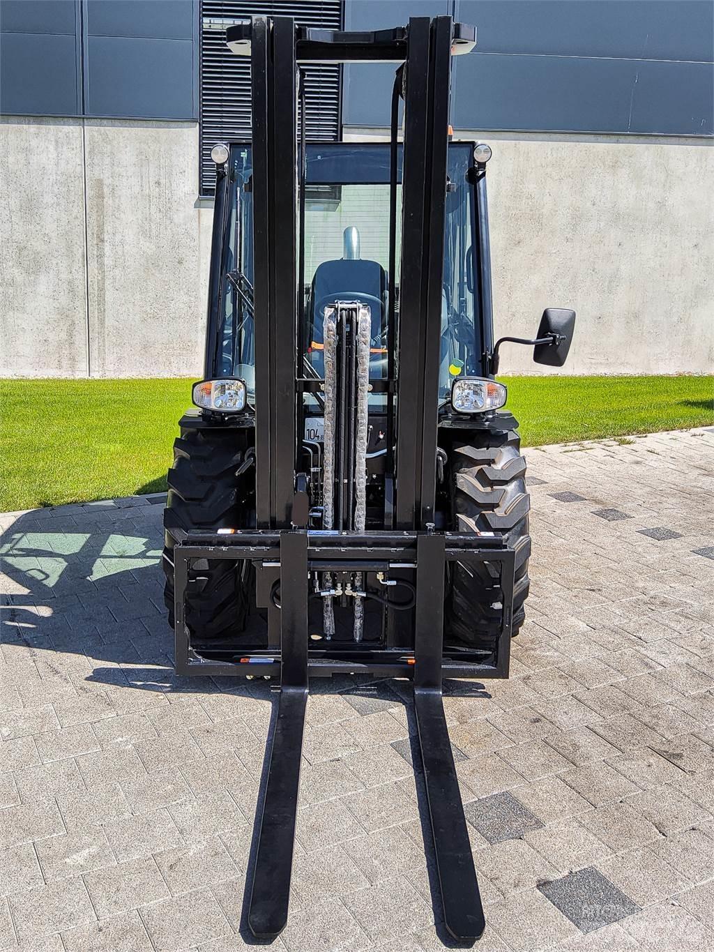 Manitou MC 30-4 Vanterenski viljuškar
