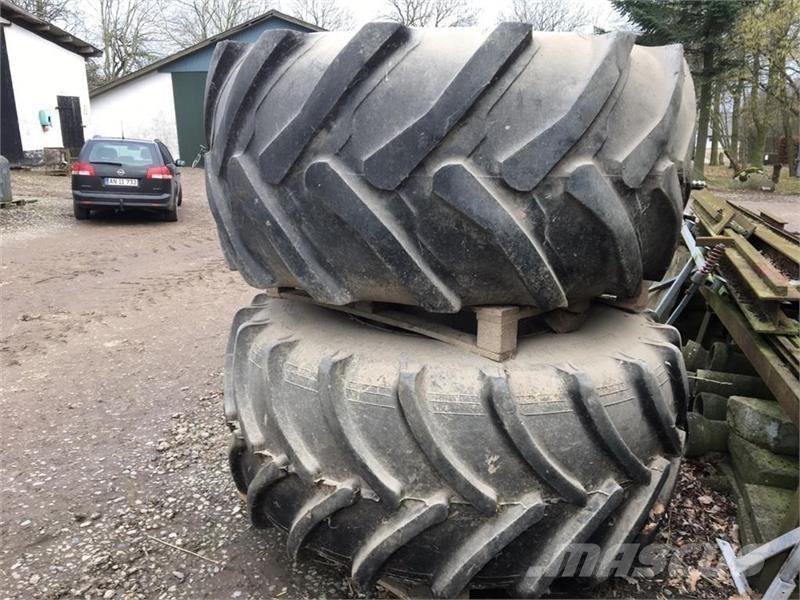  - - -  30.5  x  32 Gume, točkovi i felne