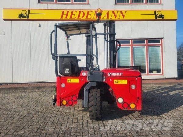 Moffett M4 25.3 Vanterenski viljuškar