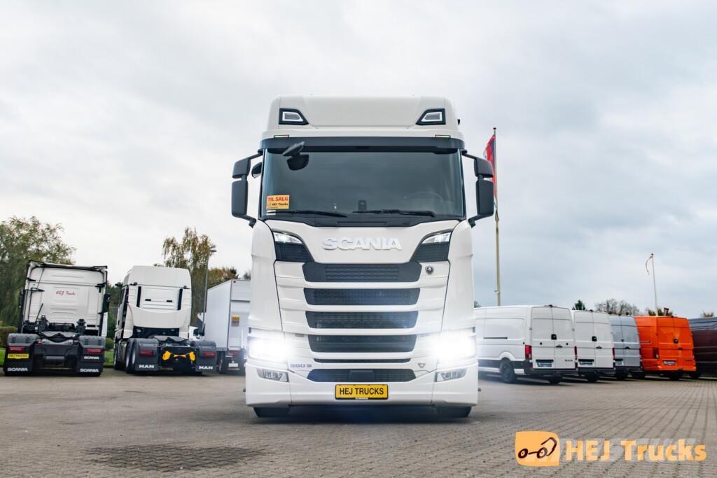 Scania S660 A6x2/4NB Tegljači